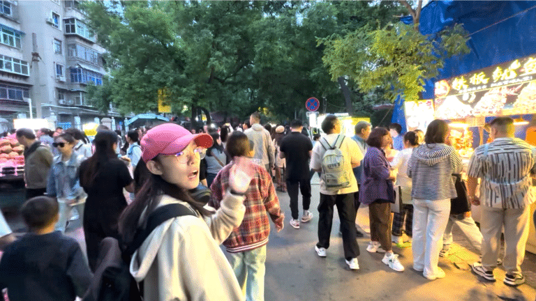 Walking Behind Elaine — A Father’s View of Growth and Unexpected Breakthroughs in Xi’an Muslim Quarter